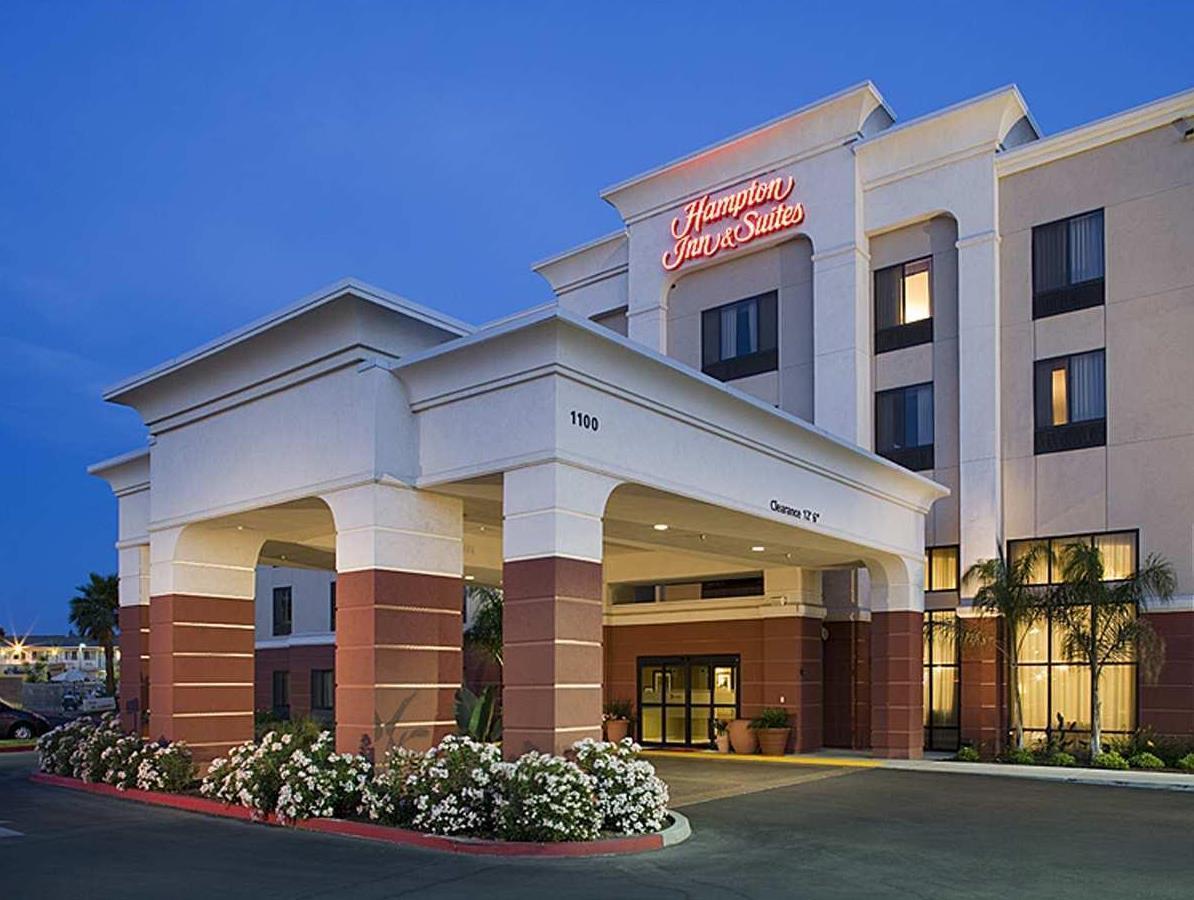 Hampton Inn & Suites Tulare Eksteriør billede