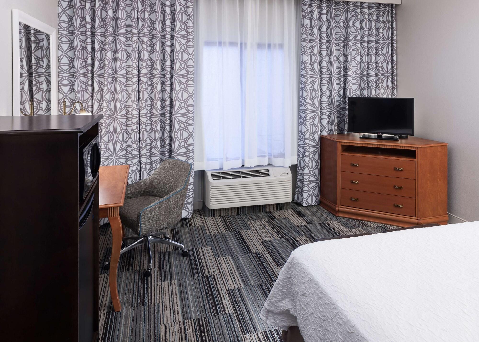 Hampton Inn & Suites Tulare Eksteriør billede