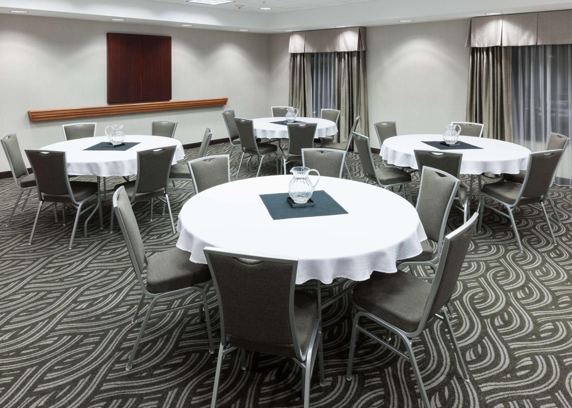 Hampton Inn & Suites Tulare Eksteriør billede