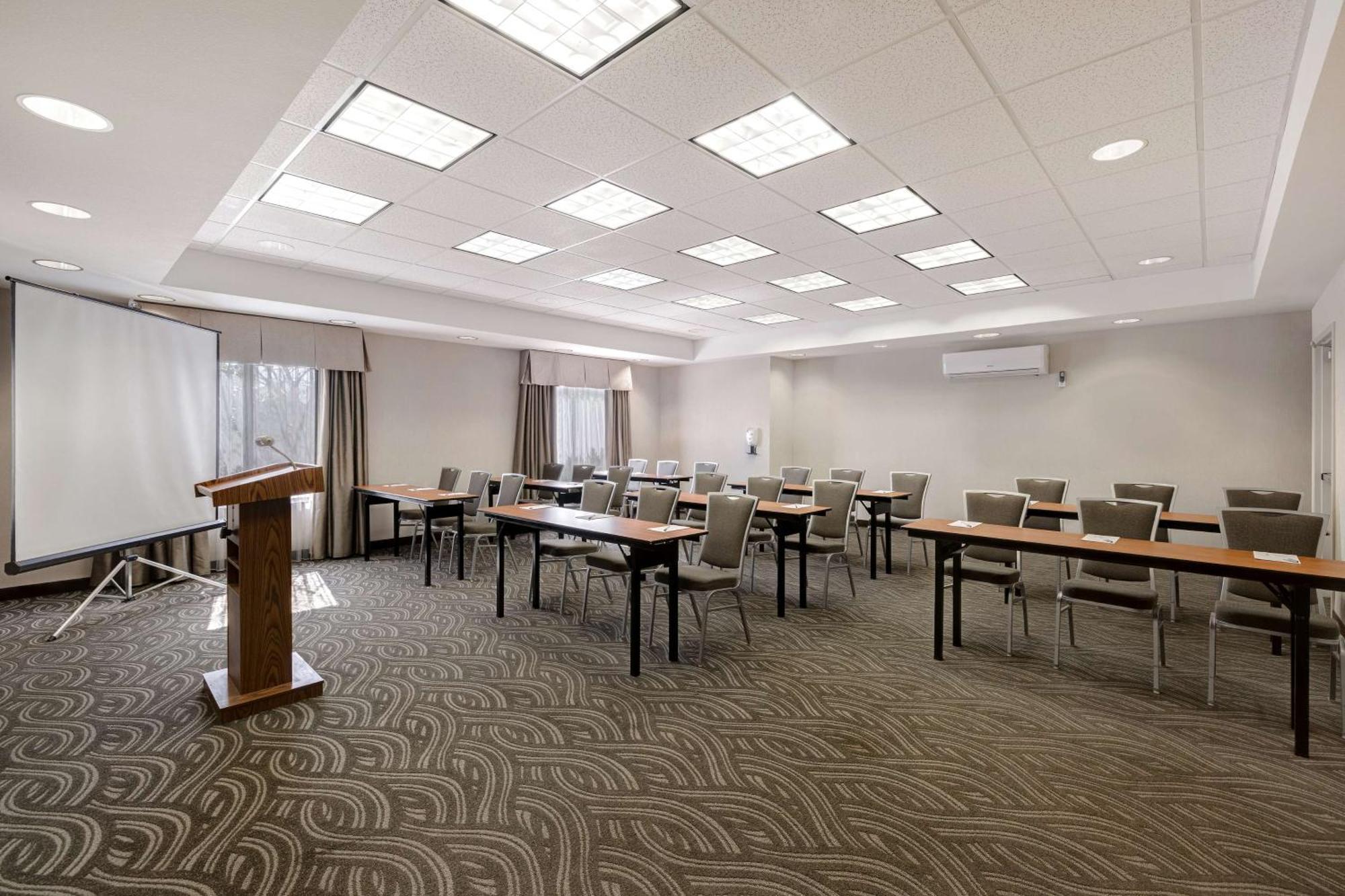 Hampton Inn & Suites Tulare Eksteriør billede