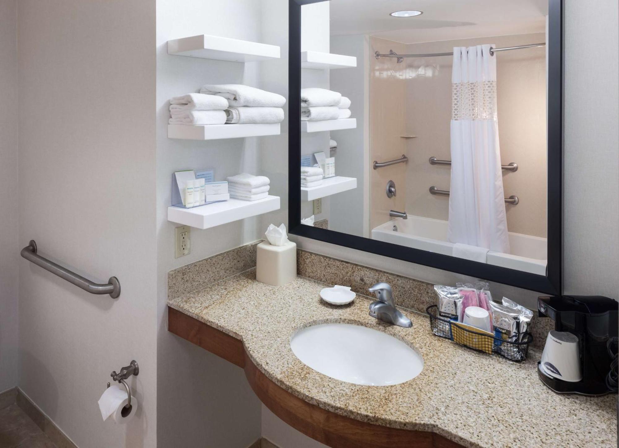 Hampton Inn & Suites Tulare Eksteriør billede