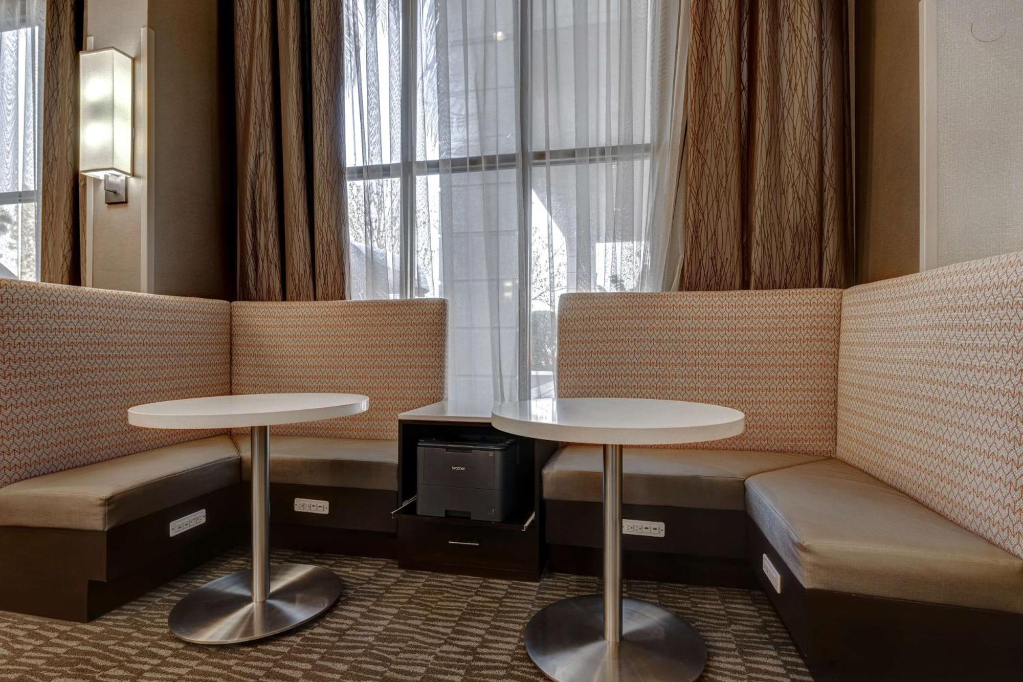 Hampton Inn & Suites Tulare Eksteriør billede