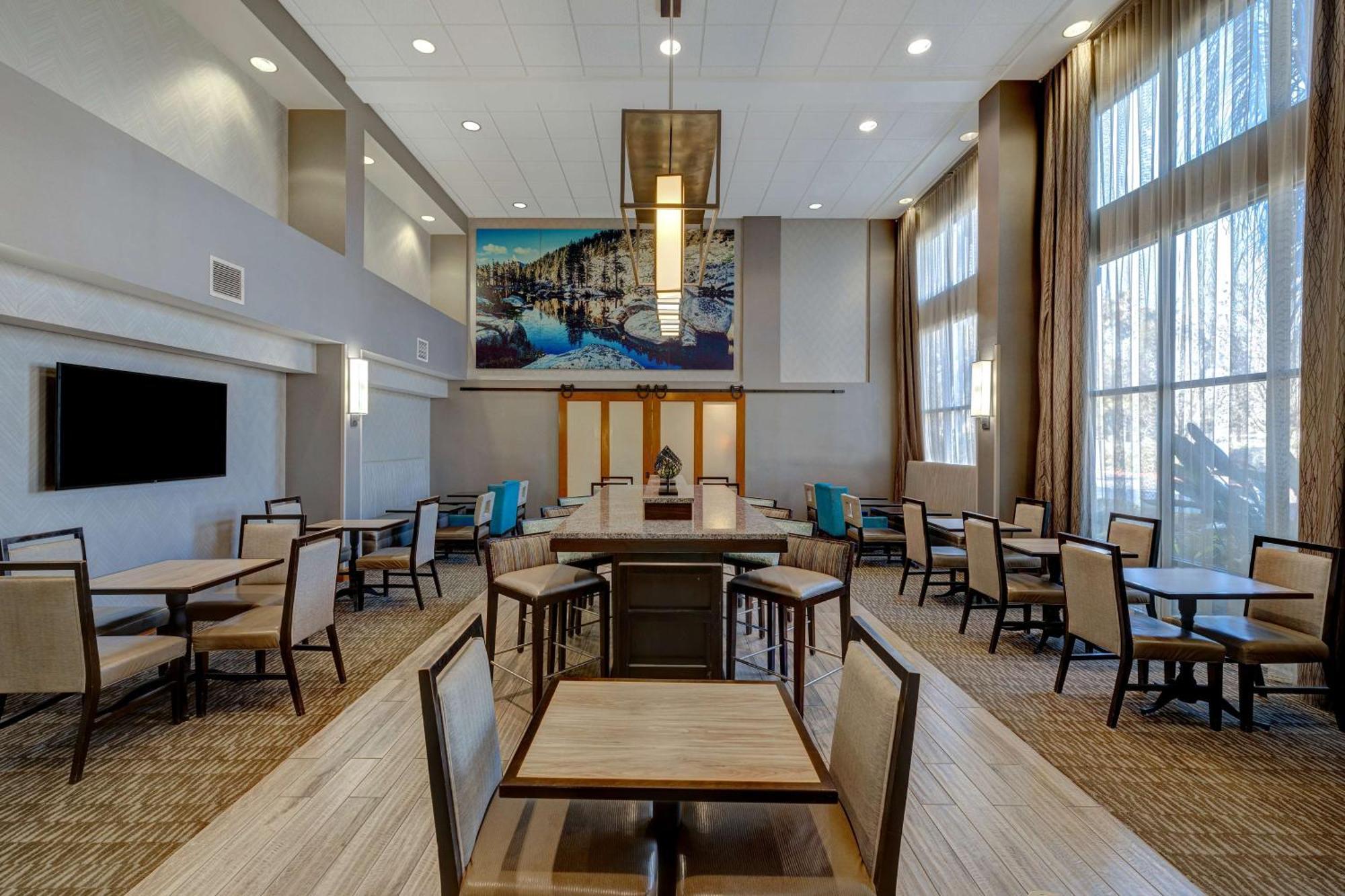 Hampton Inn & Suites Tulare Eksteriør billede